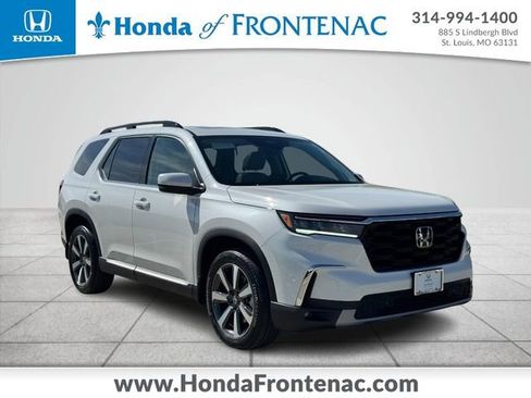 Certified 2025 Honda Pilot Touring image 1