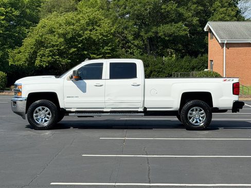 Used 2018 Chevrolet Silverado 3500 LT w/ LT Convenience Package AWD/4WD image 2