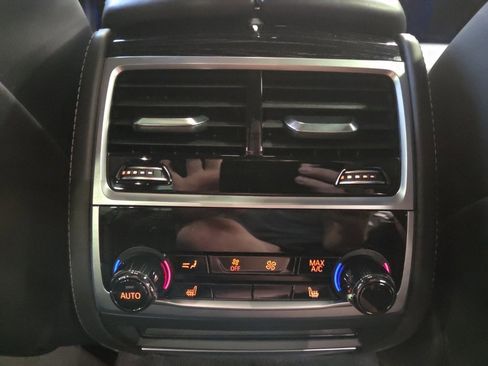 Used 2017 BMW 750i xDrive image 19