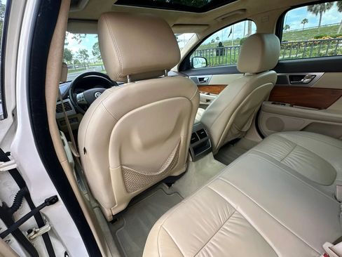 Used 2009 Jaguar XF Luxury RWD image 42