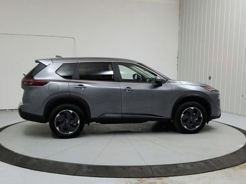 Used 2025 Nissan Rogue SV FWD image 8