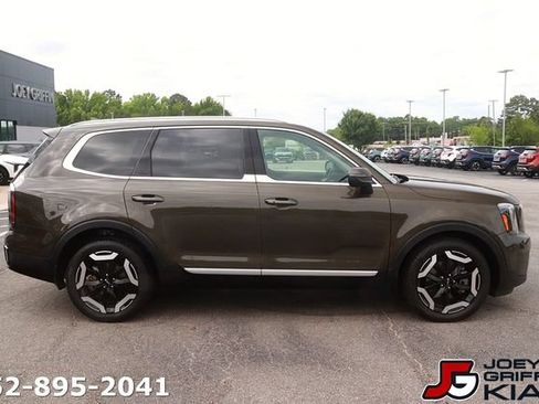 Certified 2025 Kia Telluride EX FWD image 8