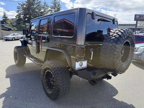 Used 2014 Jeep Wrangler Unlimited Sahara w/ Connectivity Group image 7