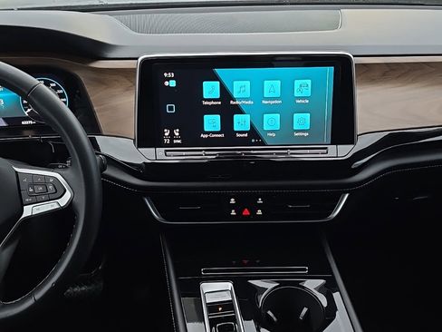 Used 2024 Volkswagen Atlas SE image 13