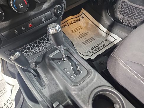 Used 2014 Jeep Wrangler Unlimited Rubicon w/ Connectivity Group image 22