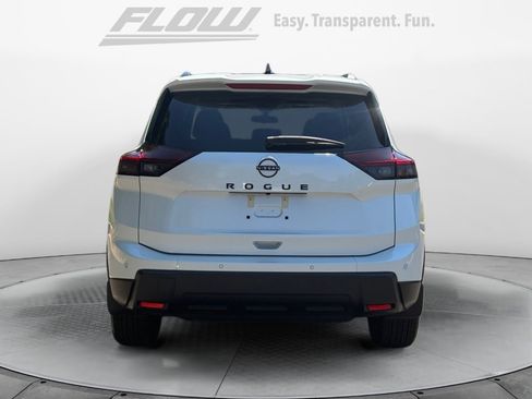 Certified 2026 Nissan Rogue SV FWD image 8