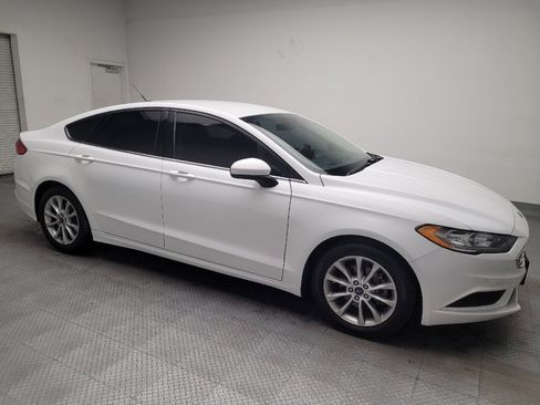 Used 2017 Ford Fusion SE w/ Fusion SE Technology Package image 11