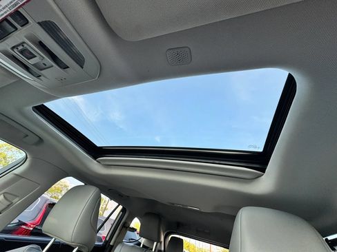 Used 2020 Toyota Highlander XLE AWD/4WD image 40
