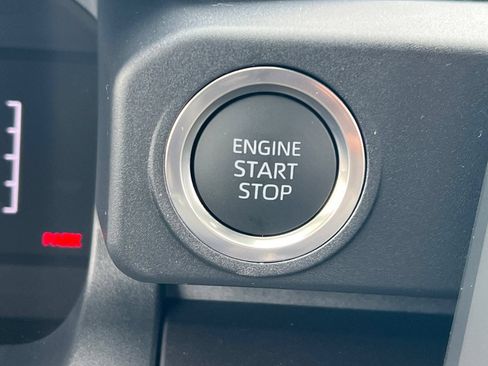 Used 2025 Toyota 4Runner SR5 AWD/4WD image 19