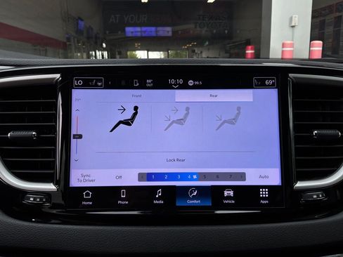 Used 2024 Chrysler Pacifica Touring-L FWD image 37