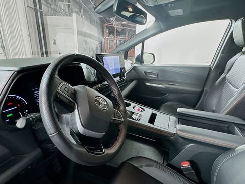 Used 2021 Toyota Sienna XSE w/ XSE Plus Package image 8