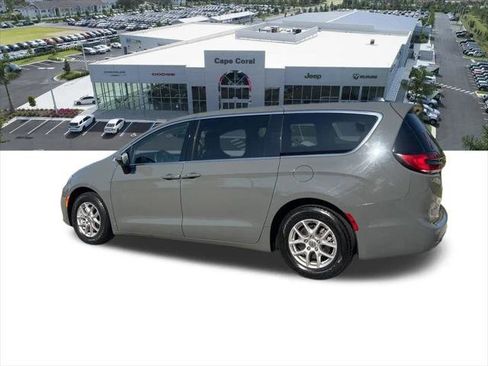 Certified 2023 Chrysler Pacifica Touring-L FWD image 27