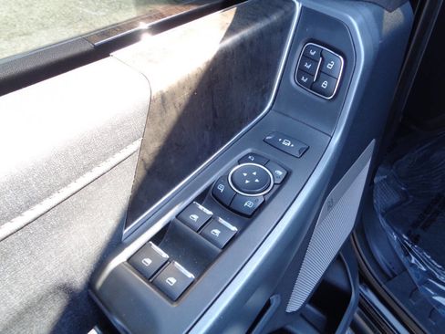 Used 2024 Ford F250 Lariat w/ Chrome Package image 19