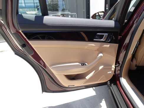 Used 2018 Porsche Panamera image 14