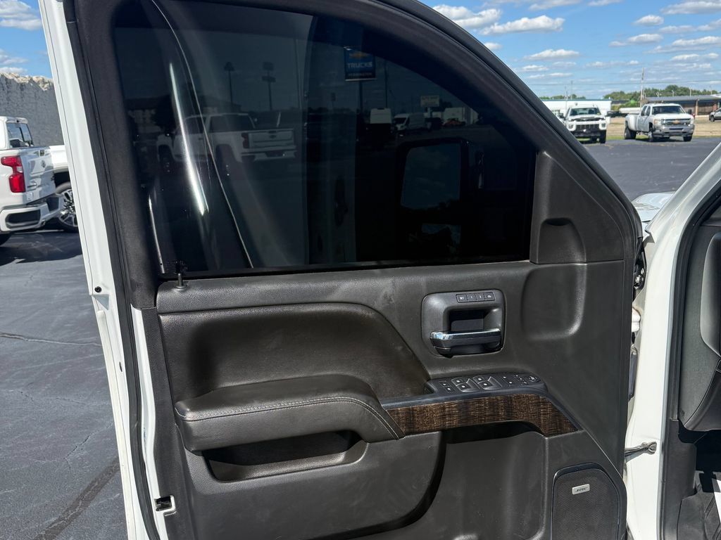 Used 2016 GMC Sierra 2500 Denali w/ Duramax Plus Package AWD/4WD image 33