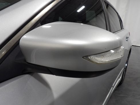 Used 2017 Nissan Altima 2.5 SL w/ Moonroof Package FWD image 7