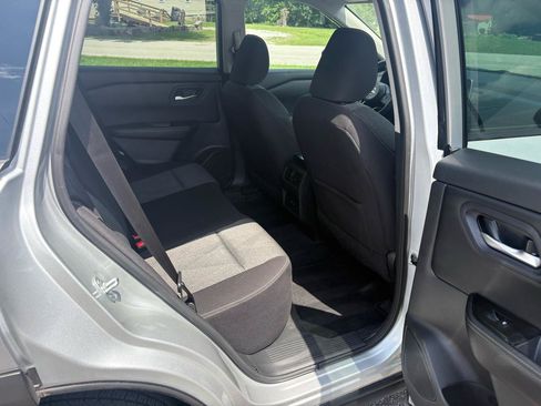 Used 2024 Nissan Rogue SV FWD image 24