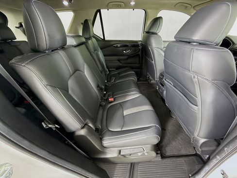 Used 2024 Honda Pilot Touring image 29
