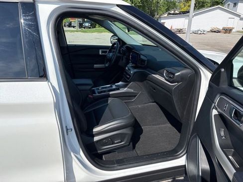 Used 2024 Ford Explorer XLT w/ Equipment Group 202A AWD/4WD image 5