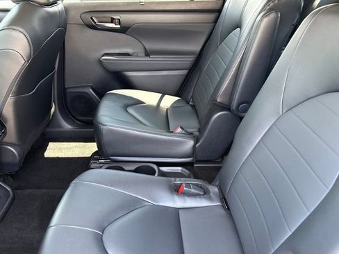 Used 2026 Toyota Highlander XLE AWD/4WD image 25