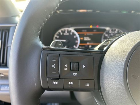 New 2025 Nissan Pathfinder SL image 13