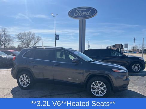 Used 2016 Jeep Cherokee Latitude w/ Cold Weather Group image 2