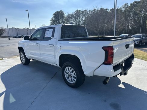 Certified 2024 Toyota Tacoma SR5 image 8