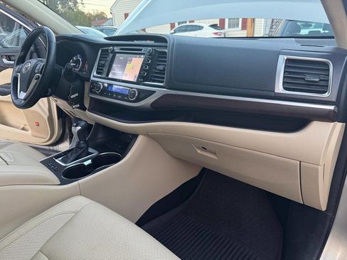 Used 2015 Toyota Highlander Limited Platinum image 27