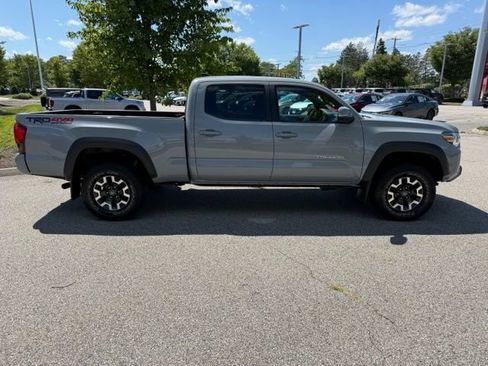 Used 2019 Toyota Tacoma TRD Off-Road w/ Technology Package AWD/4WD image 4