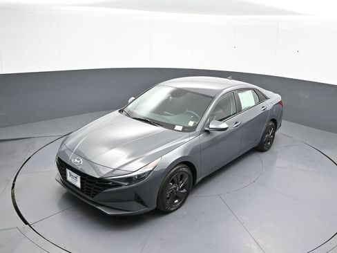 Certified 2023 Hyundai Elantra SEL FWD image 33