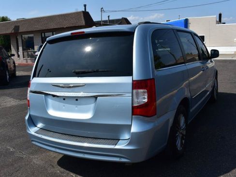 Used 2013 Chrysler Town & Country Touring-L w/ Entertainment Group #2 FWD image 3