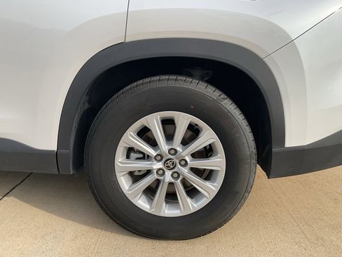 Used 2025 Toyota Grand Highlander AWD image 6