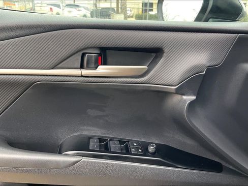 Used 2025 Toyota Camry SE image 27