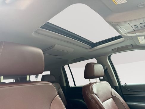 Used 2019 Chevrolet Suburban Premier w/ Premier Plus Edition AWD/4WD image 16