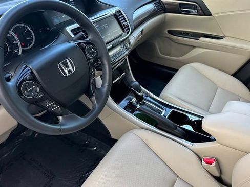Used 2017 Honda Accord EX-L image 10