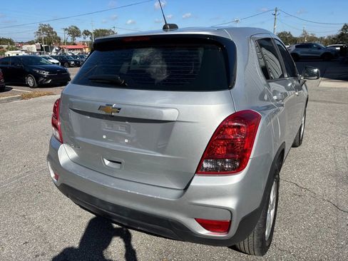 Used 2022 Chevrolet Trax LS AWD/4WD image 9