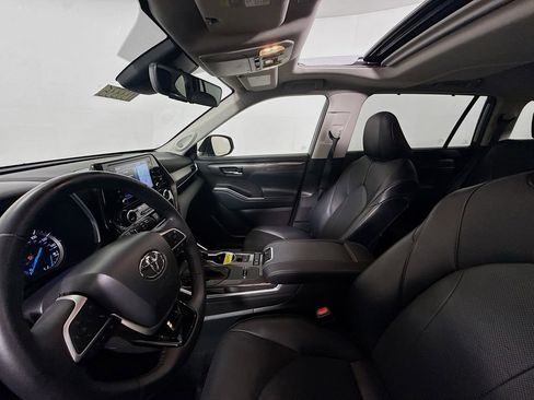 Used 2022 Toyota Highlander Limited FWD image 23