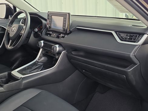 Used 2021 Toyota RAV4 XLE Premium image 33