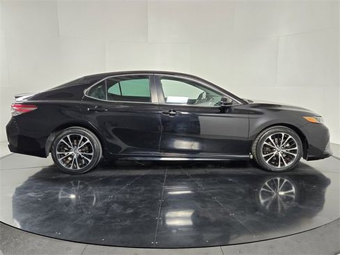 Used 2018 Toyota Camry SE image 7