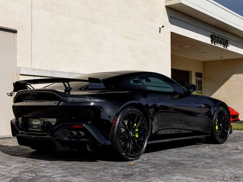 Used 2023 Aston Martin V8 Vantage Coupe image 27