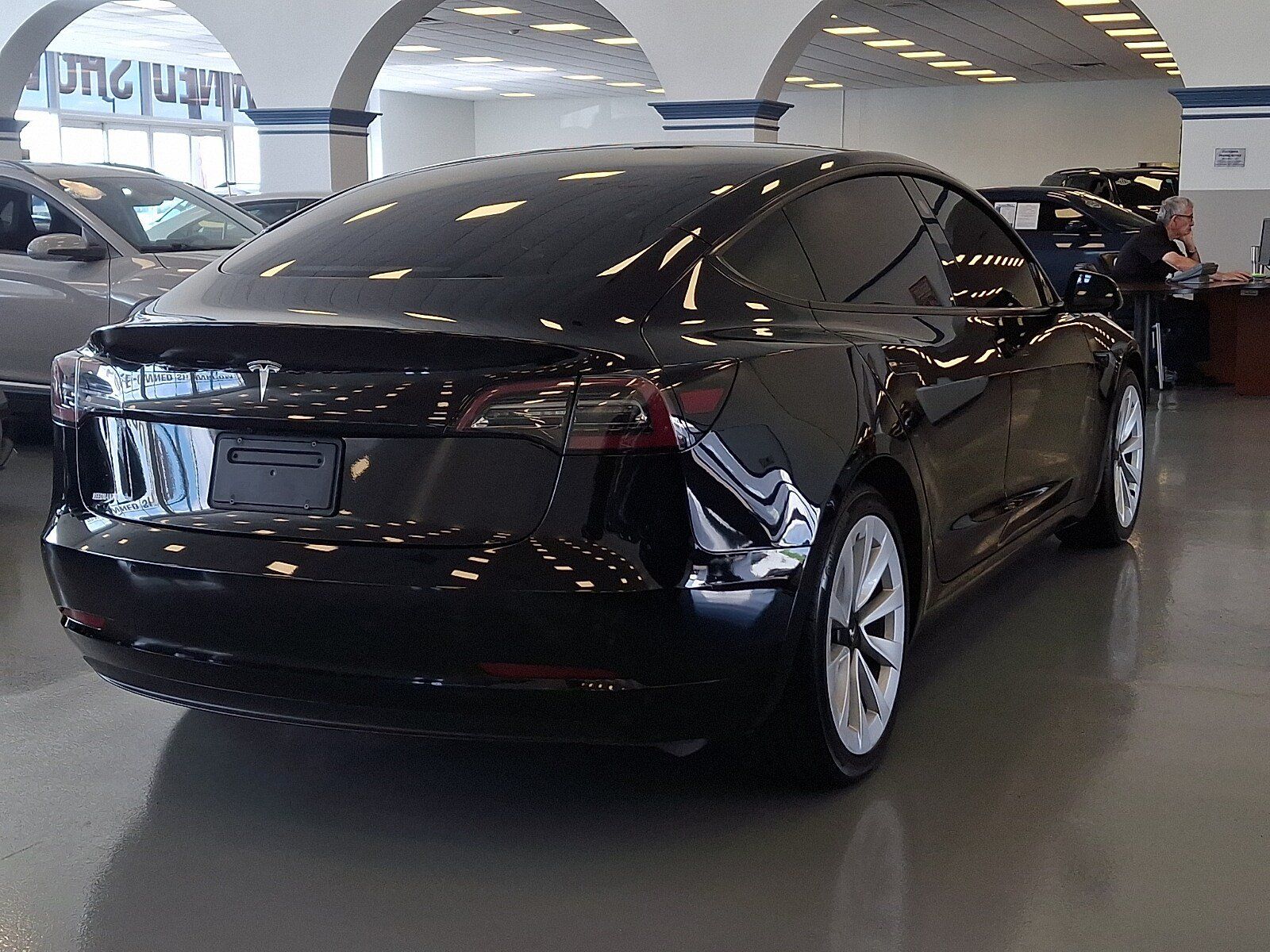 Used 2021 Tesla Model 3 Standard Range Plus RWD image 6