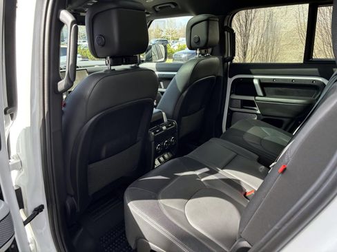 Used 2023 Land Rover Defender 130 X-Dynamic SE image 23
