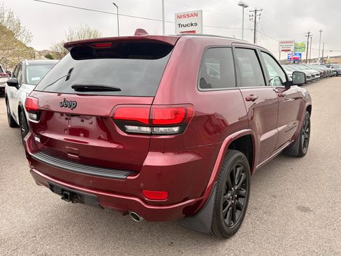 Used 2022 Jeep Grand Cherokee Altitude AWD/4WD image 5