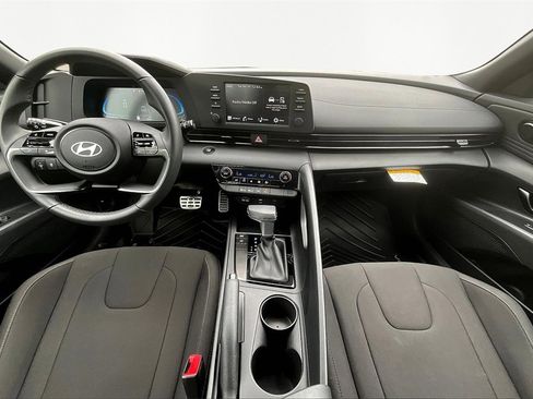 Certified 2025 Hyundai Elantra Sport image 16
