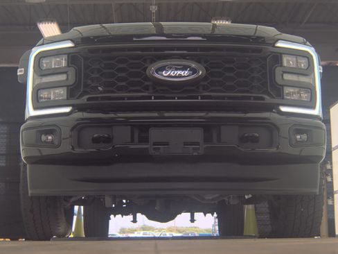 Used 2025 Ford F250 XL w/ STX Appearance Package AWD/4WD image 9