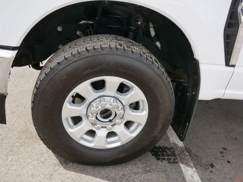 Certified 2023 Ford F250 XLT w/ FX4 Off-Road Package image 6