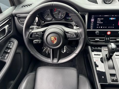 Used 2024 Porsche Macan AWD/4WD image 28