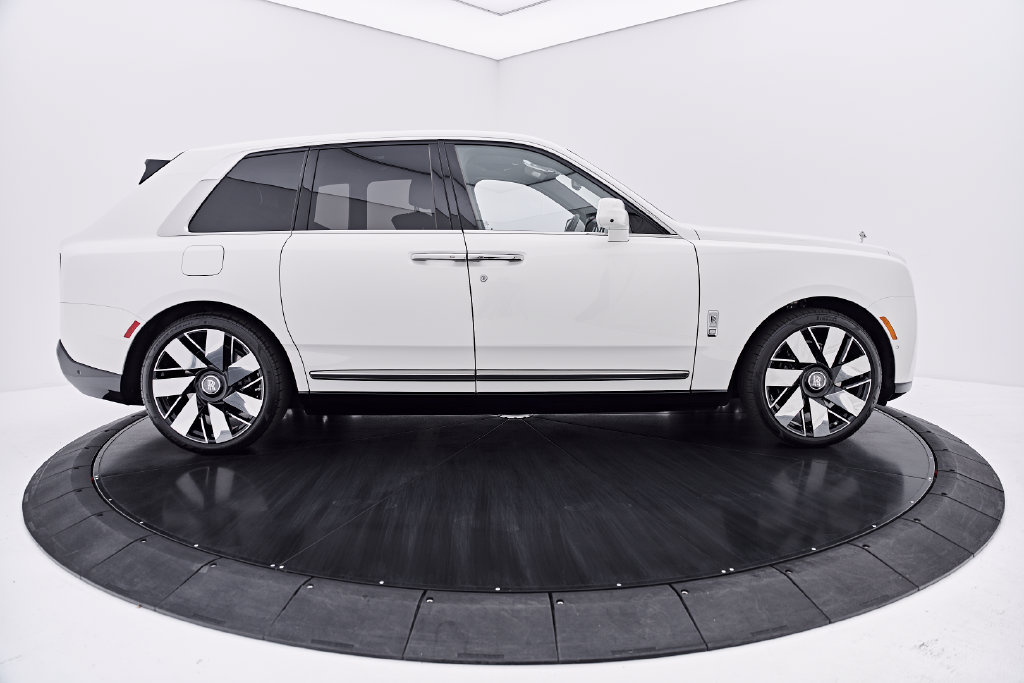 Used 2025 Rolls-Royce Cullinan AWD/4WD image 15