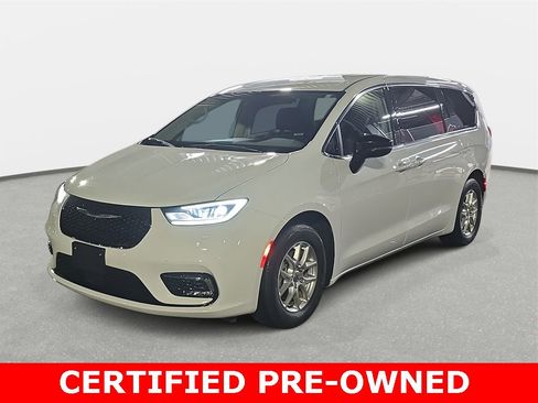 Used 2024 Chrysler Pacifica Touring-L image 38