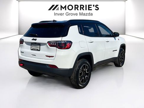 Used 2025 Jeep Compass Trailhawk AWD/4WD image 5